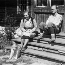 800px-Januszkowscy1- przed schroniskiem Roztoka